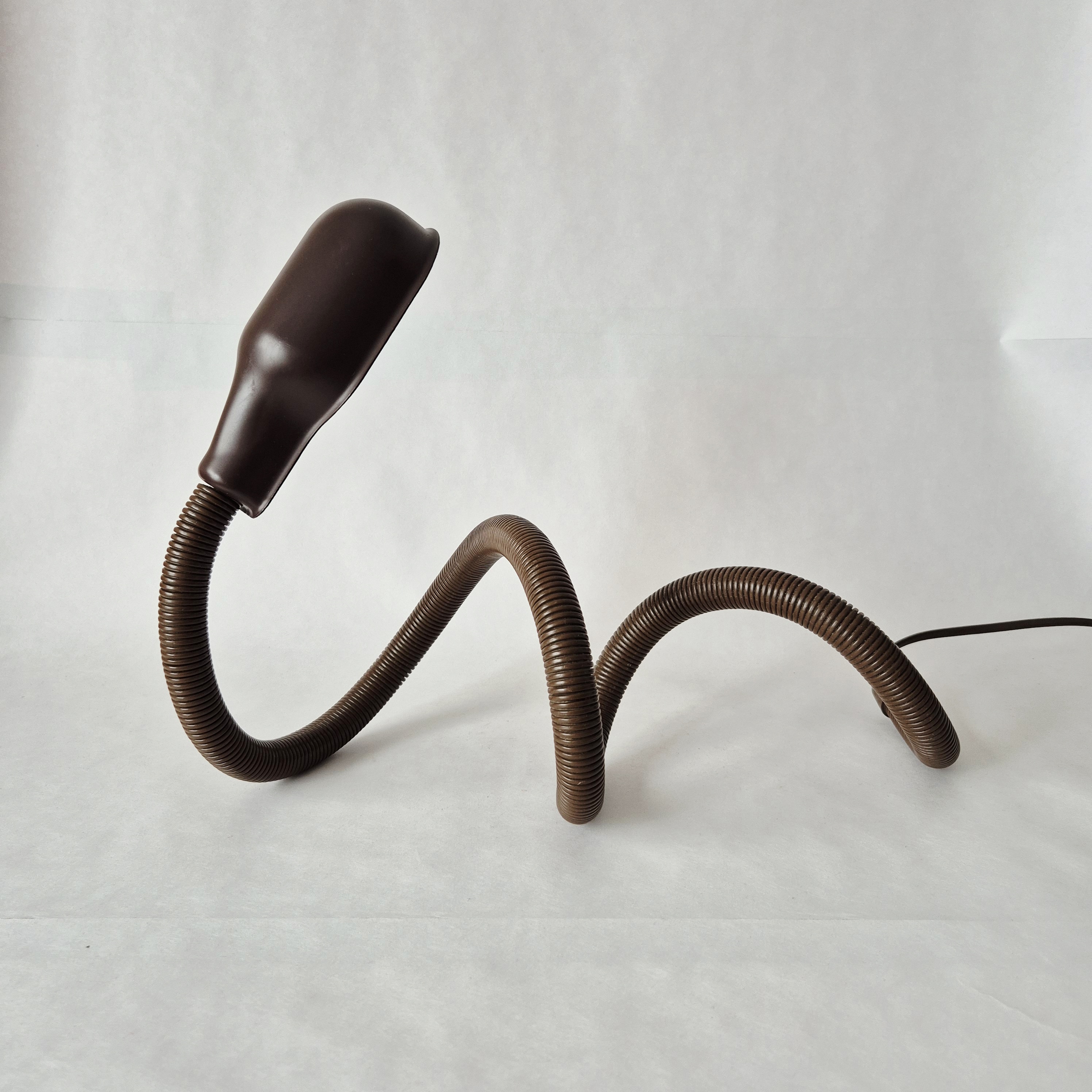 Snake lamp van Isao Hosoe | Valenti - Tafellamp - Hebi | Vintage slangenlamp | Snake lamp bruin | Y2K Lighting