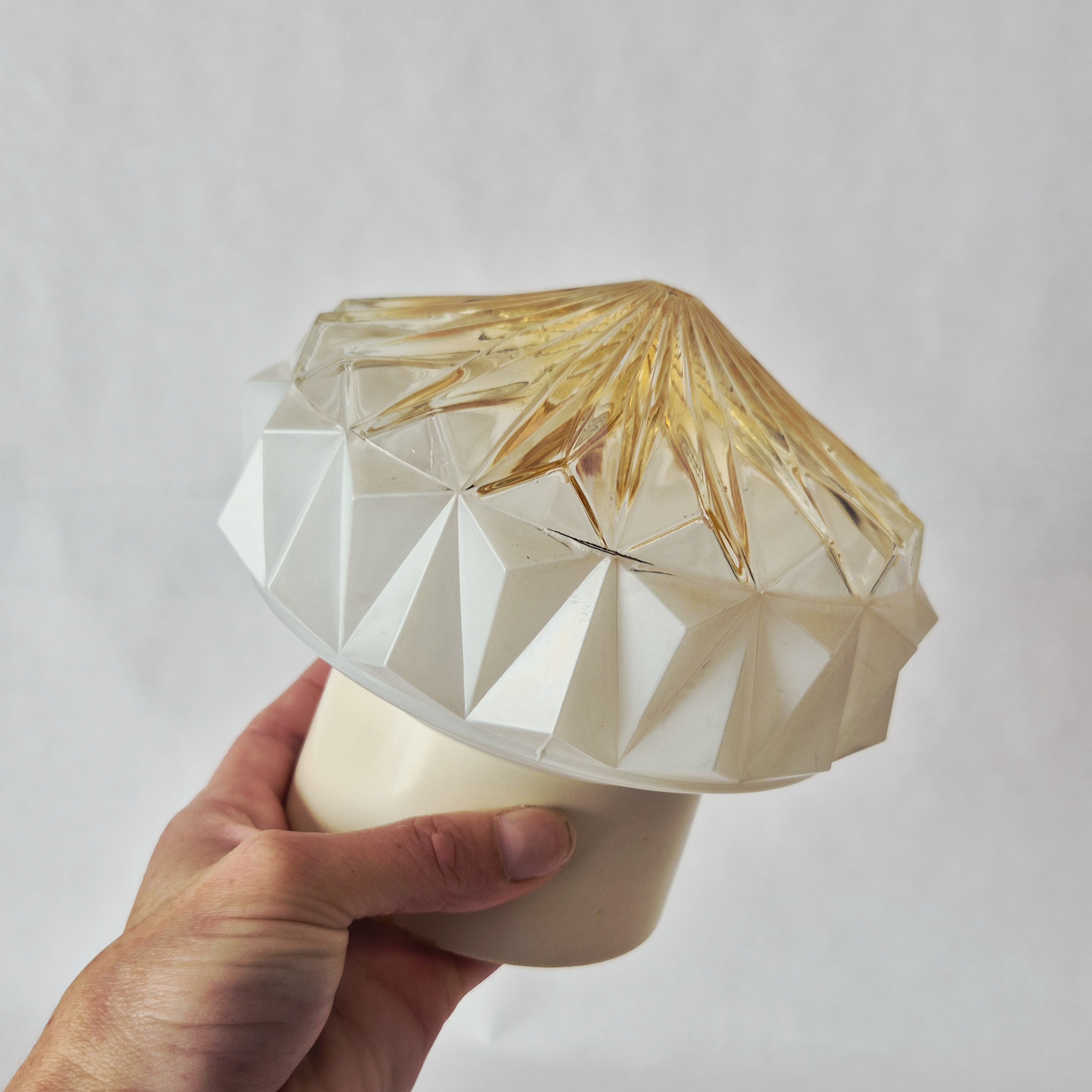 Glazen plafondlamp uit de jaren 60 in Art Deco stijl | Vintage schroefbol