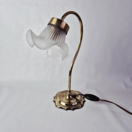 Art Nouveau tafellamp met satijnglazen kap