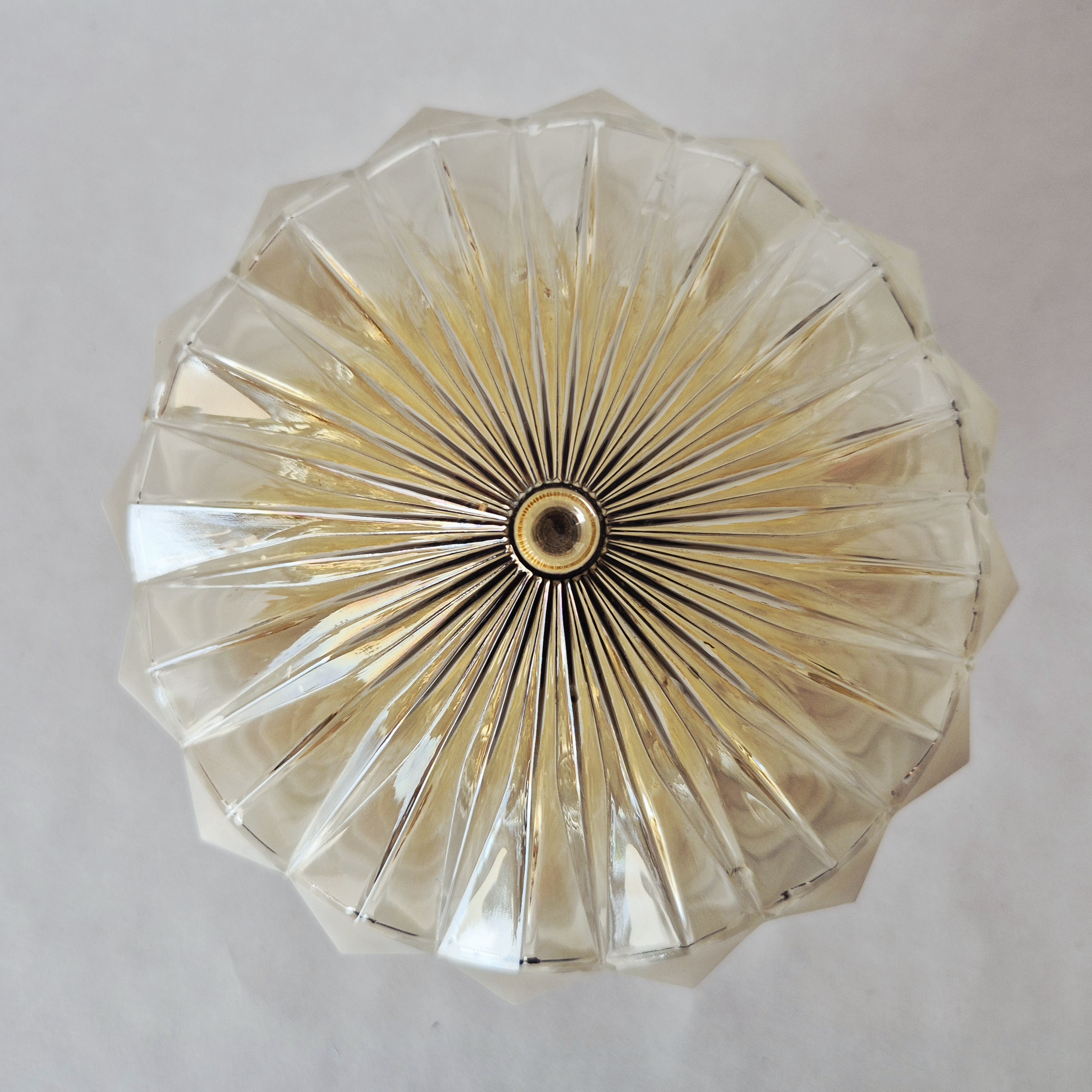 Glazen plafondlamp uit de jaren 60 in Art Deco stijl | Vintage schroefbol