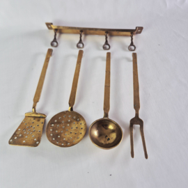 Set Antiek Messing Keukengerei met Wandrek
