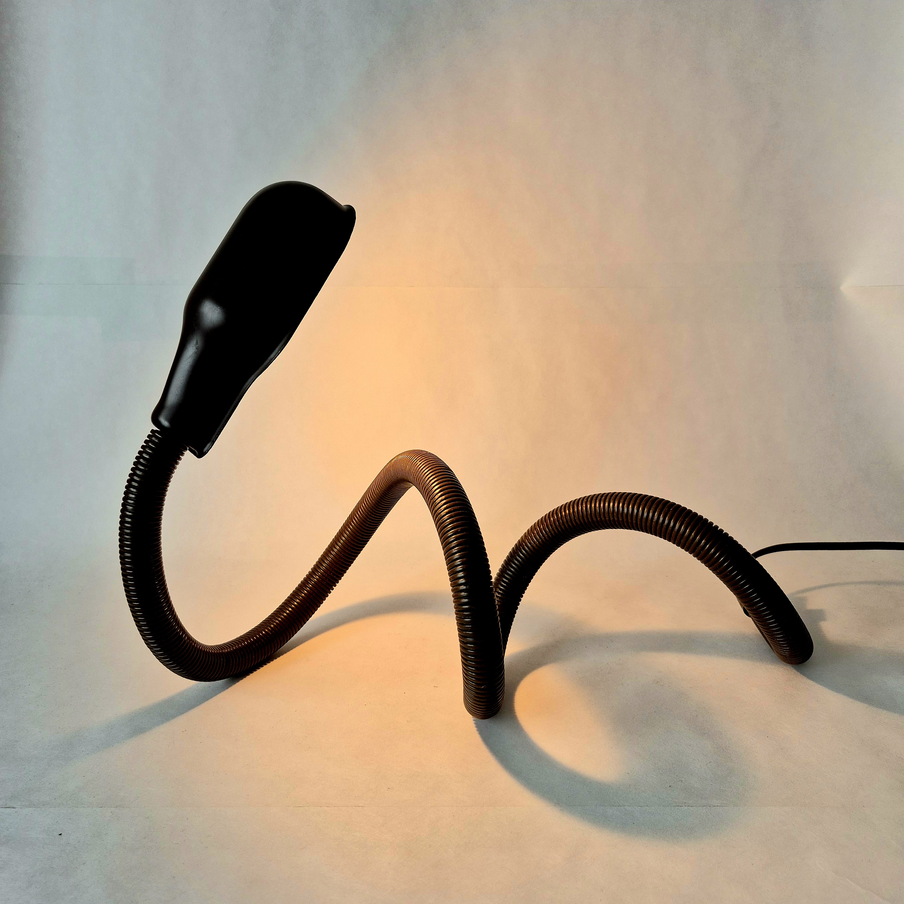 Snake lamp van Isao Hosoe | Valenti - Tafellamp - Hebi | Vintage slangenlamp | Snake lamp bruin | Y2K Lighting