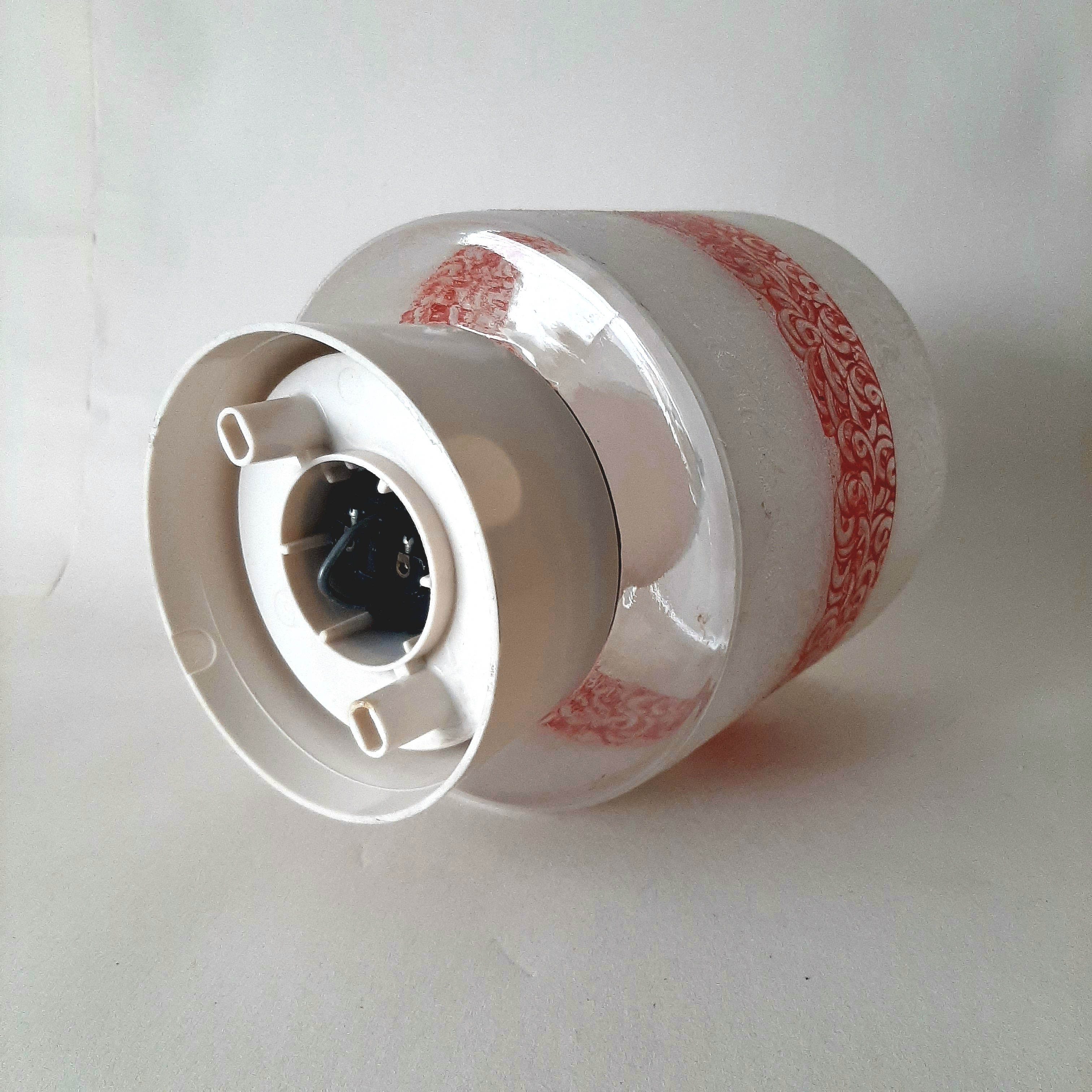 Jaren 60 plafonniere wit met rood, plafondlamp