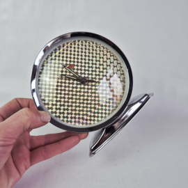Vintage chromen wekker met iriserende, holografische wijzerplaat