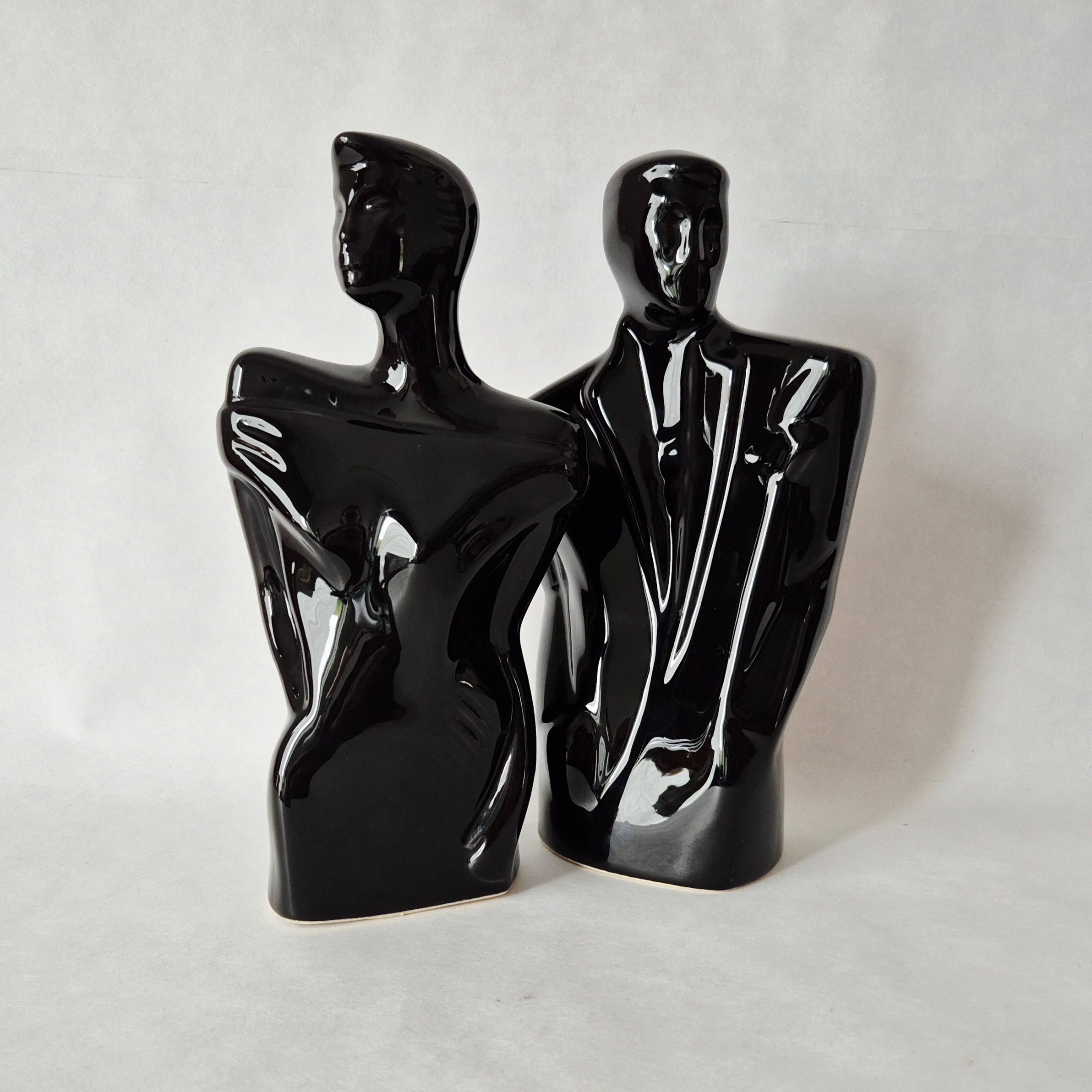 Jaren 80 keramische beelden man vrouw | Vintage beelden Memphis stijl | Lindsey B Balkweill style figurines