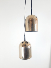 Set van 2 vintage hanglampen Vrieland design met goudkleurige lampenkap, 80s design