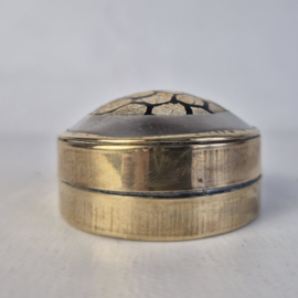 Vintage pillendoosje met inleg | Messing doosje met kruk