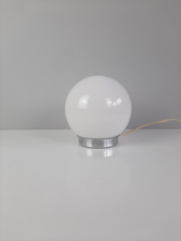 Jaren 30 tafellamp | Glazen bol op chromen armatuur