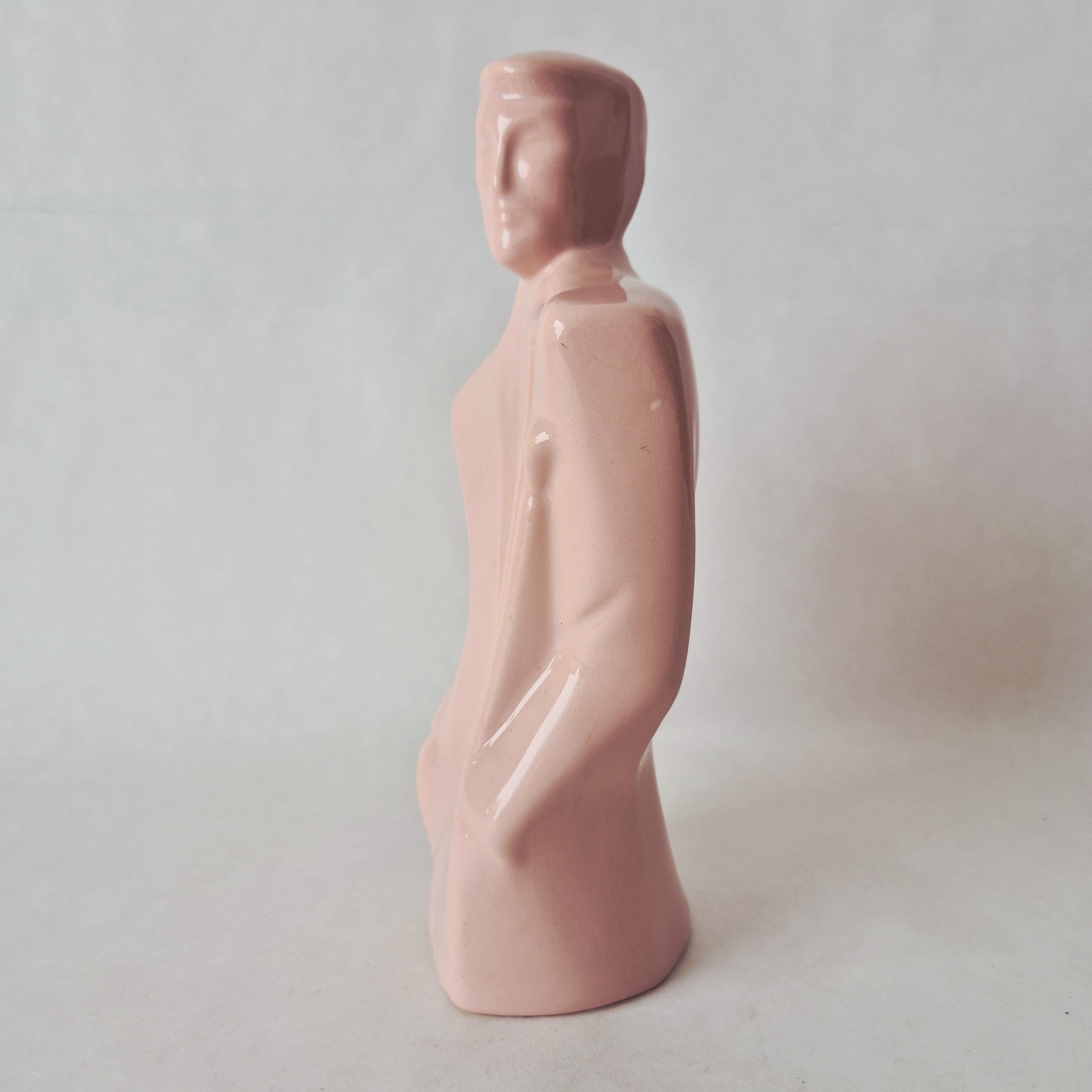 Jaren 80 keramisch beeld man roze | Vintage beeld Memphis stijl | Lindsey B Balkweill style figurine