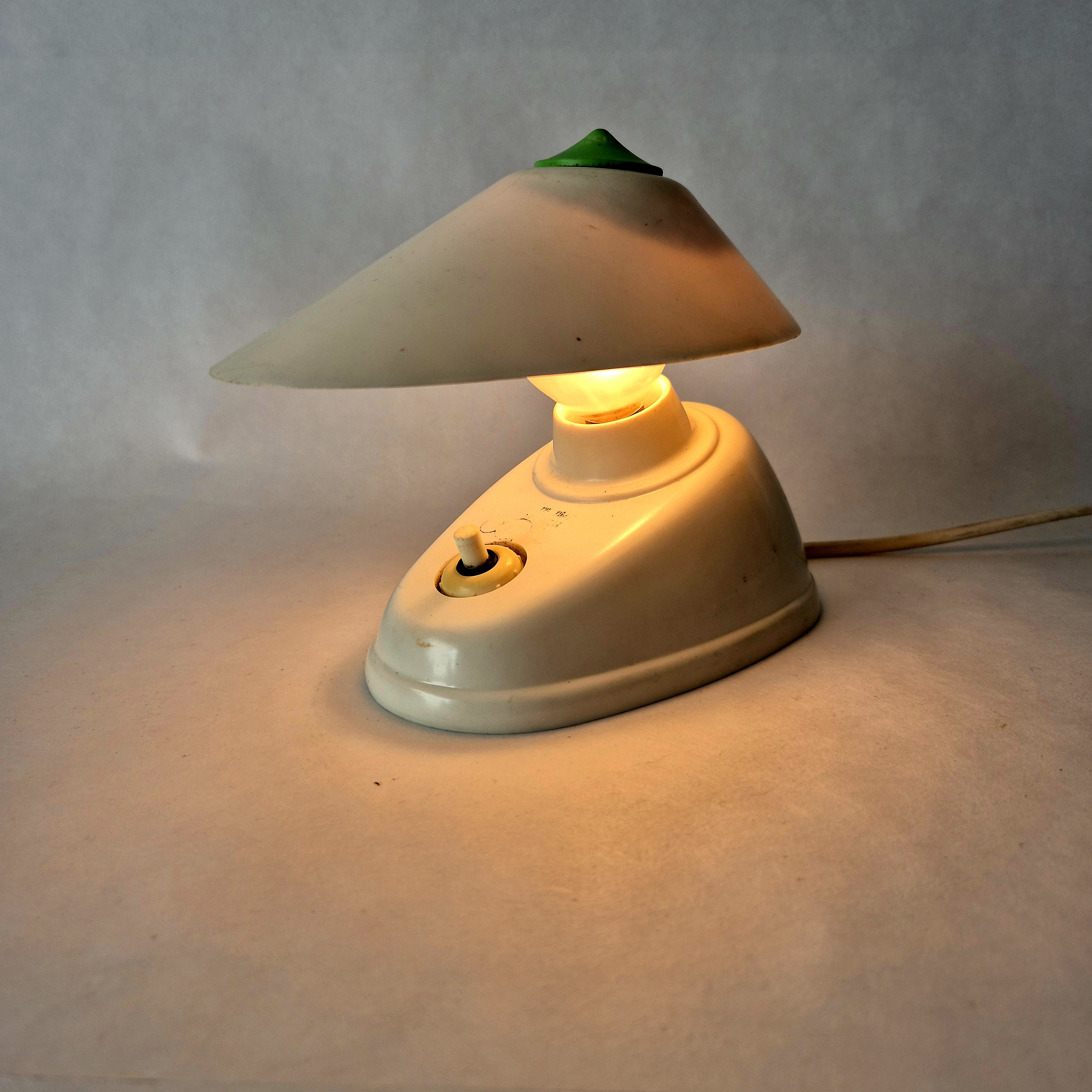 Bauhaus bakelieten tafel of wandlamp | Ontworpen in 1930 door het Bauhaus-team