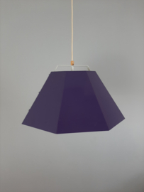 Paars metalen hanglamp, toegeschreven aan Hans Agne Jakobsson, Svera, mid century modern Zweden