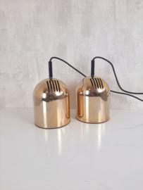 Set van 2 vintage hanglampen Vrieland design met goudkleurige lampenkap, 80s design