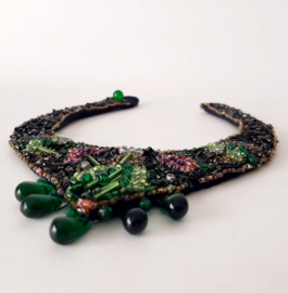 Geborduurde ketting met kralen | Vintage ketting met bloemdecor