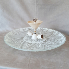 Jaren 60 plafondlamp | Grote glazen plafondlamp van bewerkt glas | Vintage lamp