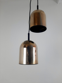 Set van 2 vintage hanglampen Vrieland design met goudkleurige lampenkap, 80s design