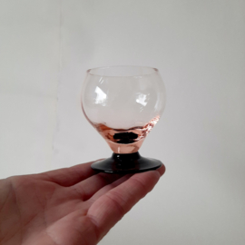Set roze Art Deco glazen met paarse voet | Vintage glazen | Set van 4 glazen