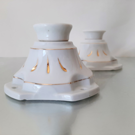 Plafondlamp porselein | plafondlamp uit de jaren 30/40 | Porselein met gouden plafondlamp in roccocostijl