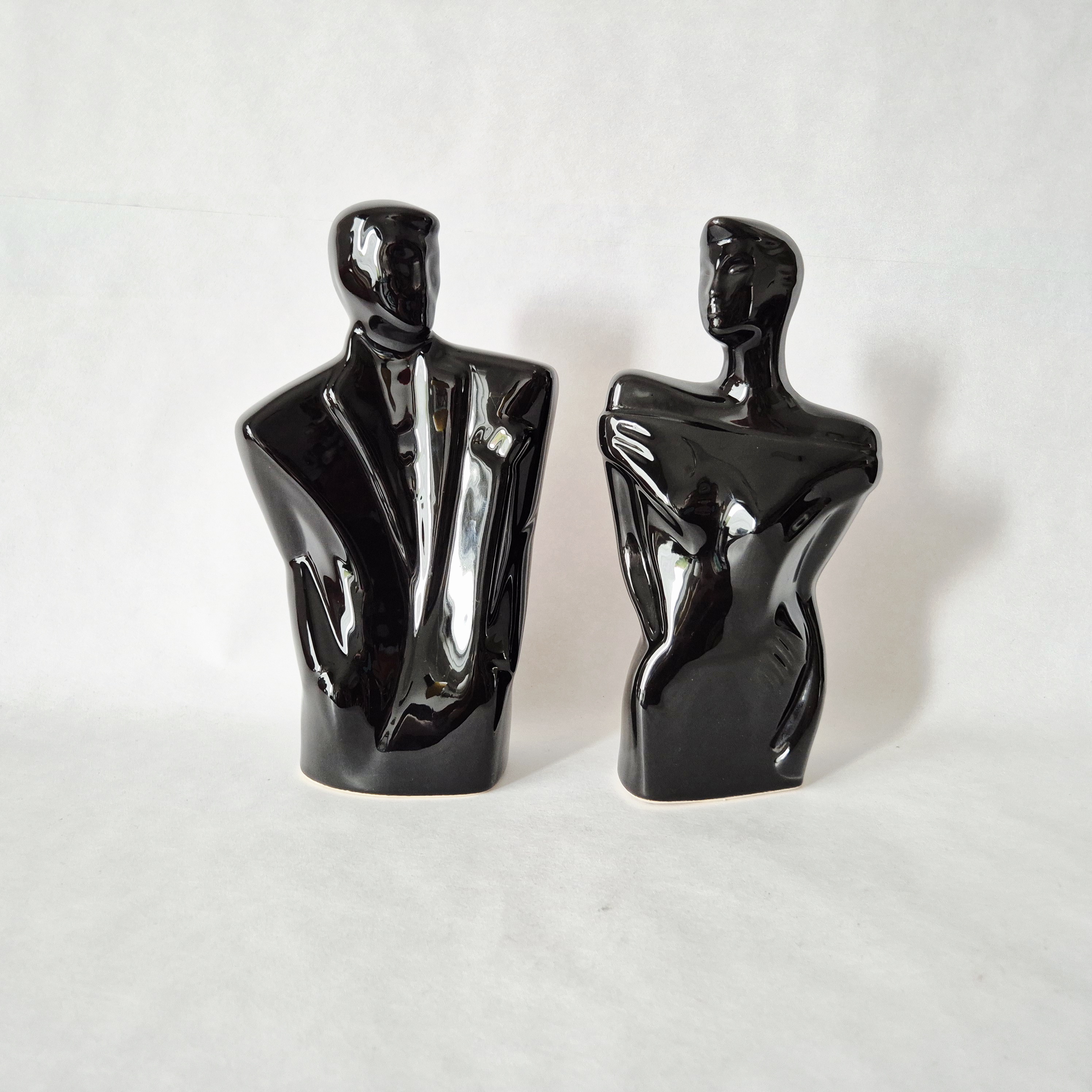 Jaren 80 keramische beelden man vrouw | Vintage beelden Memphis stijl | Lindsey B Balkweill style figurines