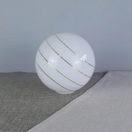 Hollywood Regency lampenkap bol  | Witte bol met gouden strepen