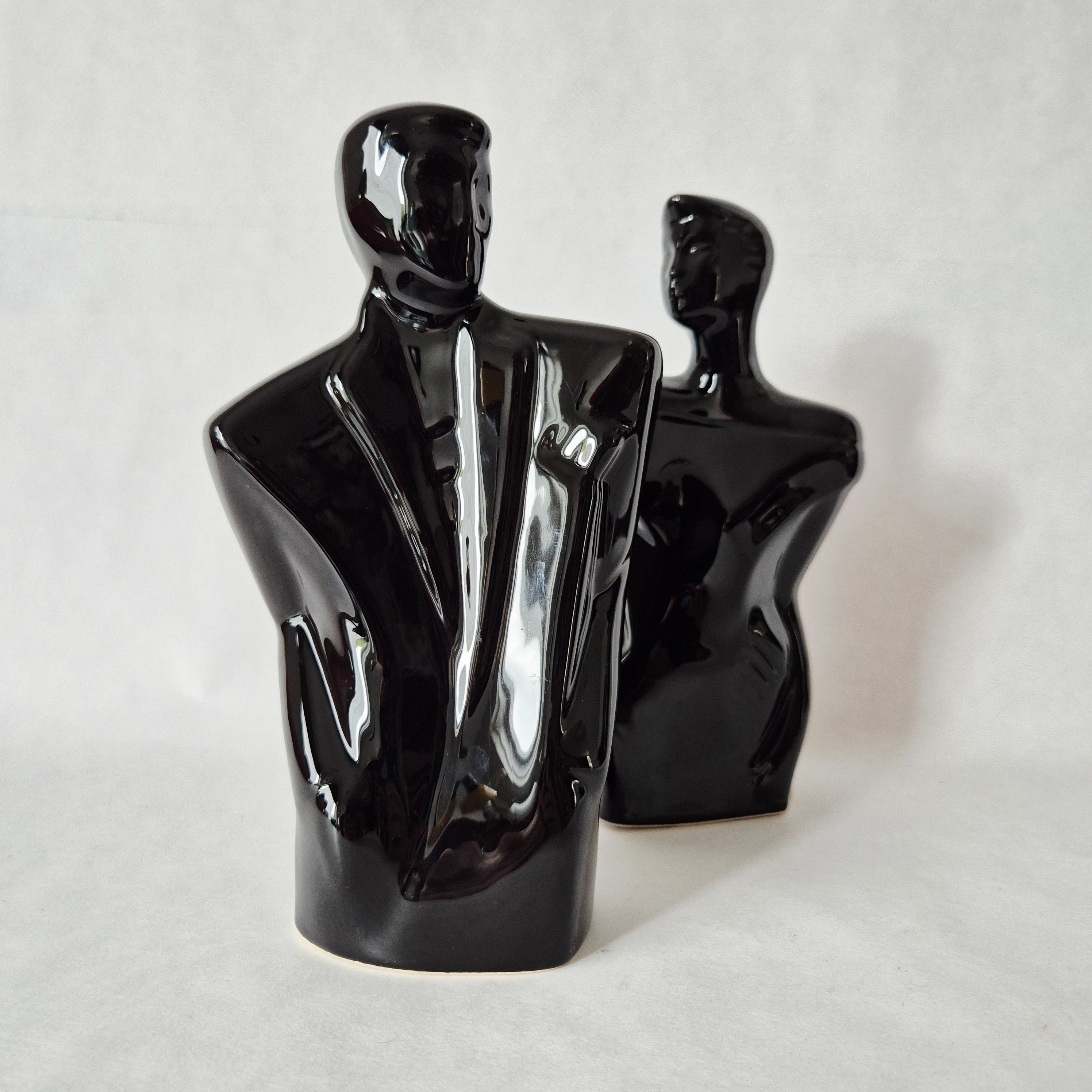 Jaren 80 keramische beelden man vrouw | Vintage beelden Memphis stijl | Lindsey B Balkweill style figurines