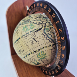 Boekensteun globe