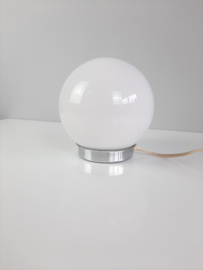 Jaren 30 tafellamp | Glazen bol op chromen armatuur
