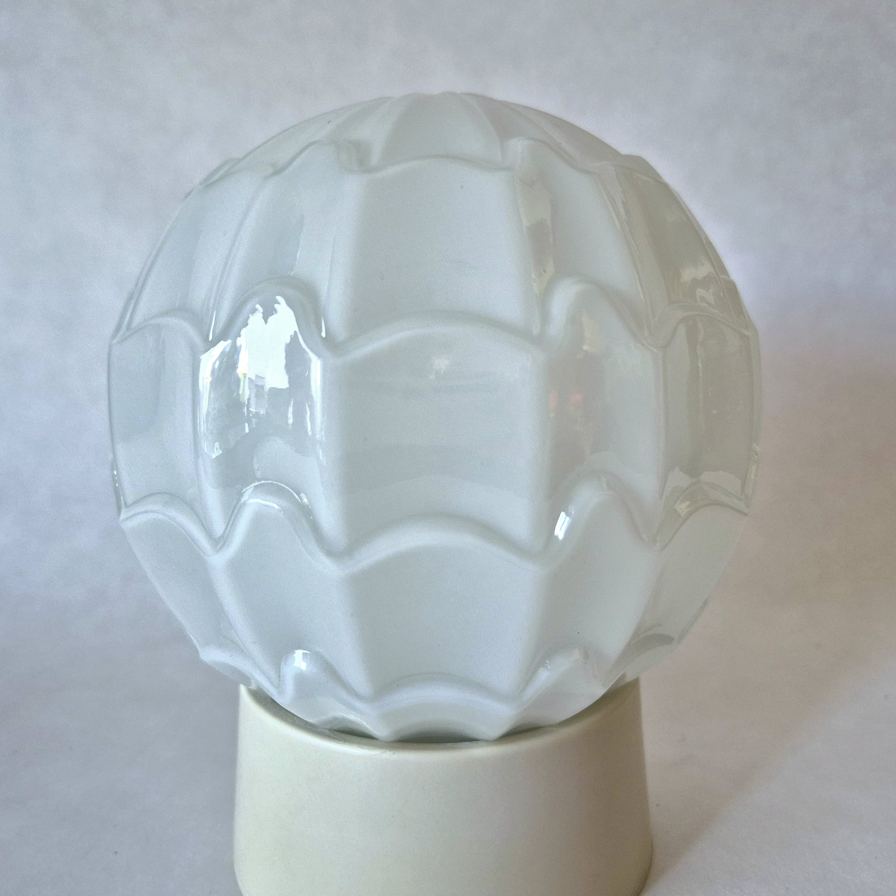 Thabur Art Deco plafondlamp wit | Witte Art Deco plafonniere schroefbol
