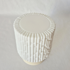 Vintage opaline glazen plafondlamp – wit reliëf