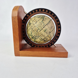 Boekensteun globe