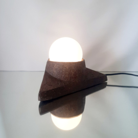Brutalist wand- of tafellamp | Wandlamp driehoek | Keramische tafellamp