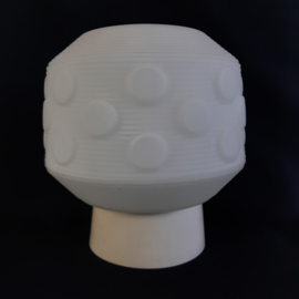 Jaren 60 plafondlamp | Schroefbol | Opaline glas bewerkte bol | Bakeliet