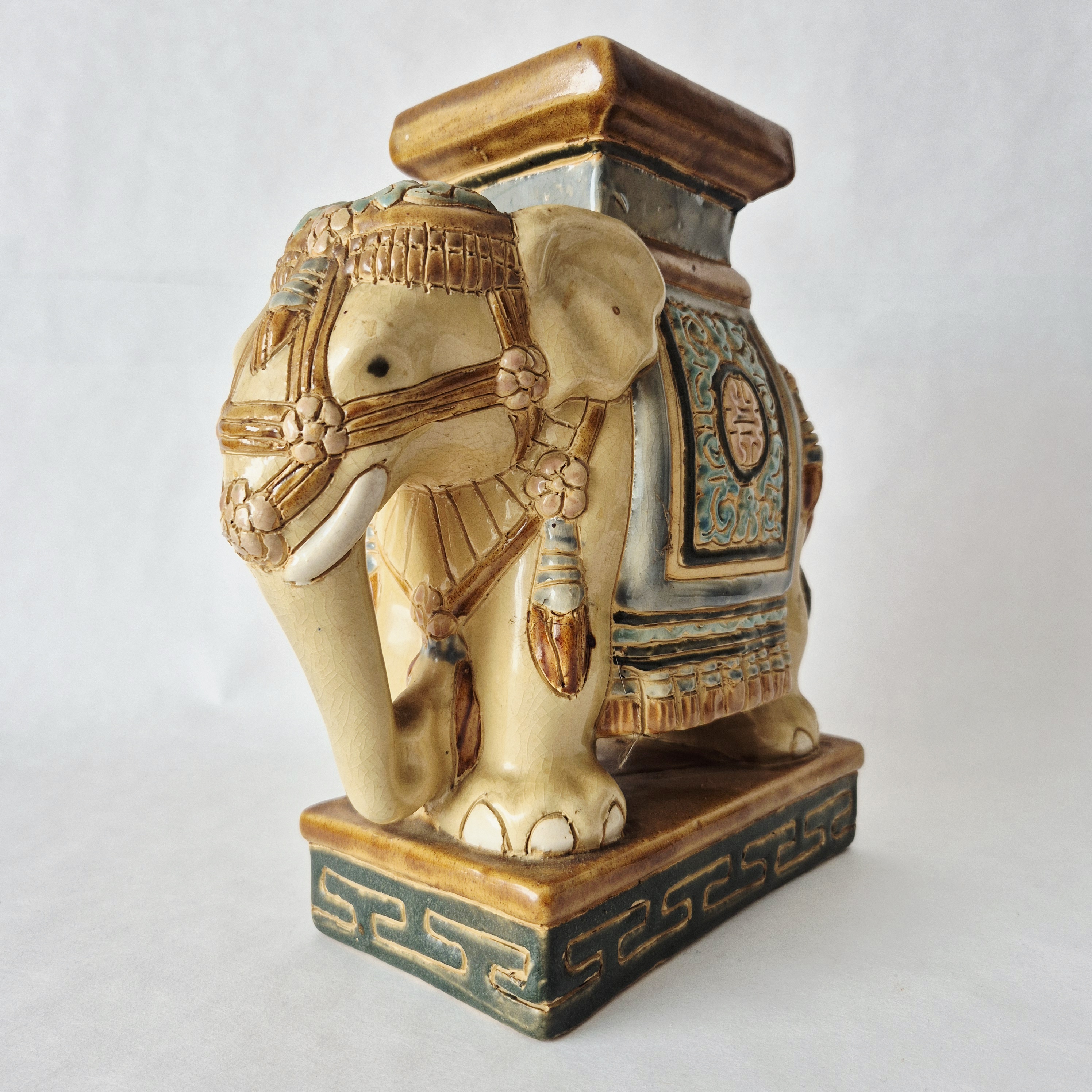 Plantenstandaard olifant | Keramische plantentafel olifanten