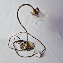 Art Nouveau tafellamp met satijnglazen kap