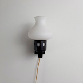 Vintage jaren 70 wandlampje | Houten lamp met glazen kapje
