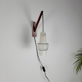 Jaren 50 wandlamp | hout met glazen kapje