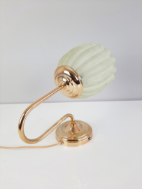 Vintage wandlamp met groen gewolkt glas