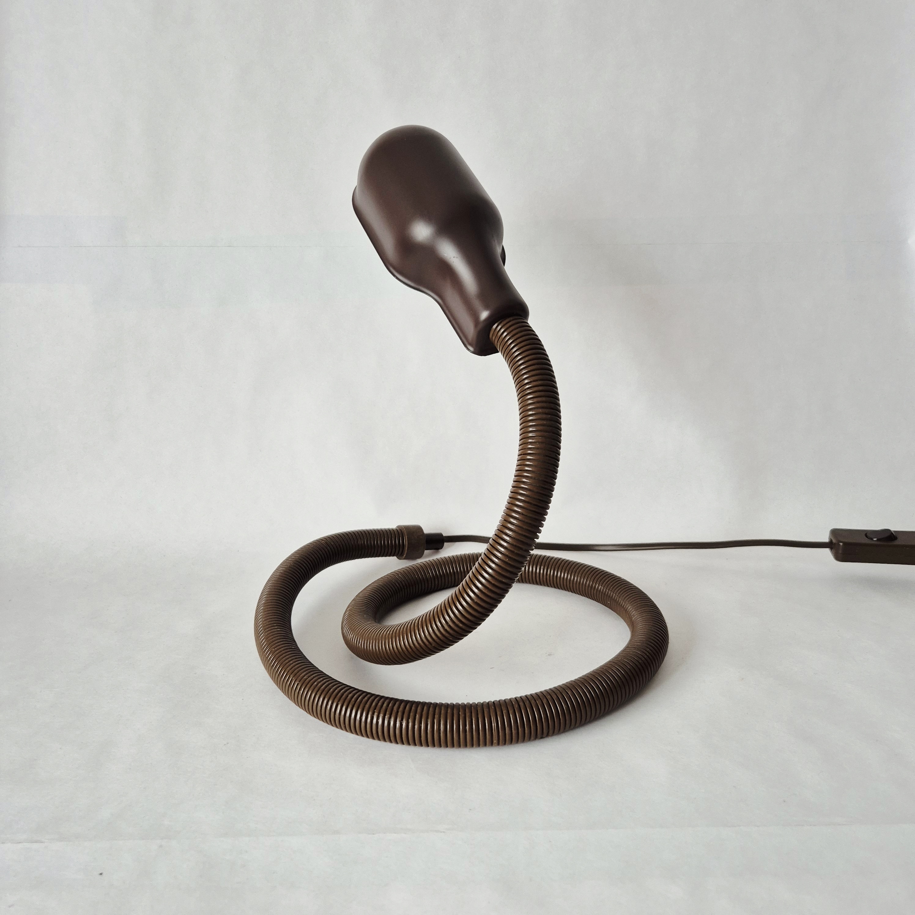 Snake lamp van Isao Hosoe | Valenti - Tafellamp - Hebi | Vintage slangenlamp | Snake lamp bruin | Y2K Lighting