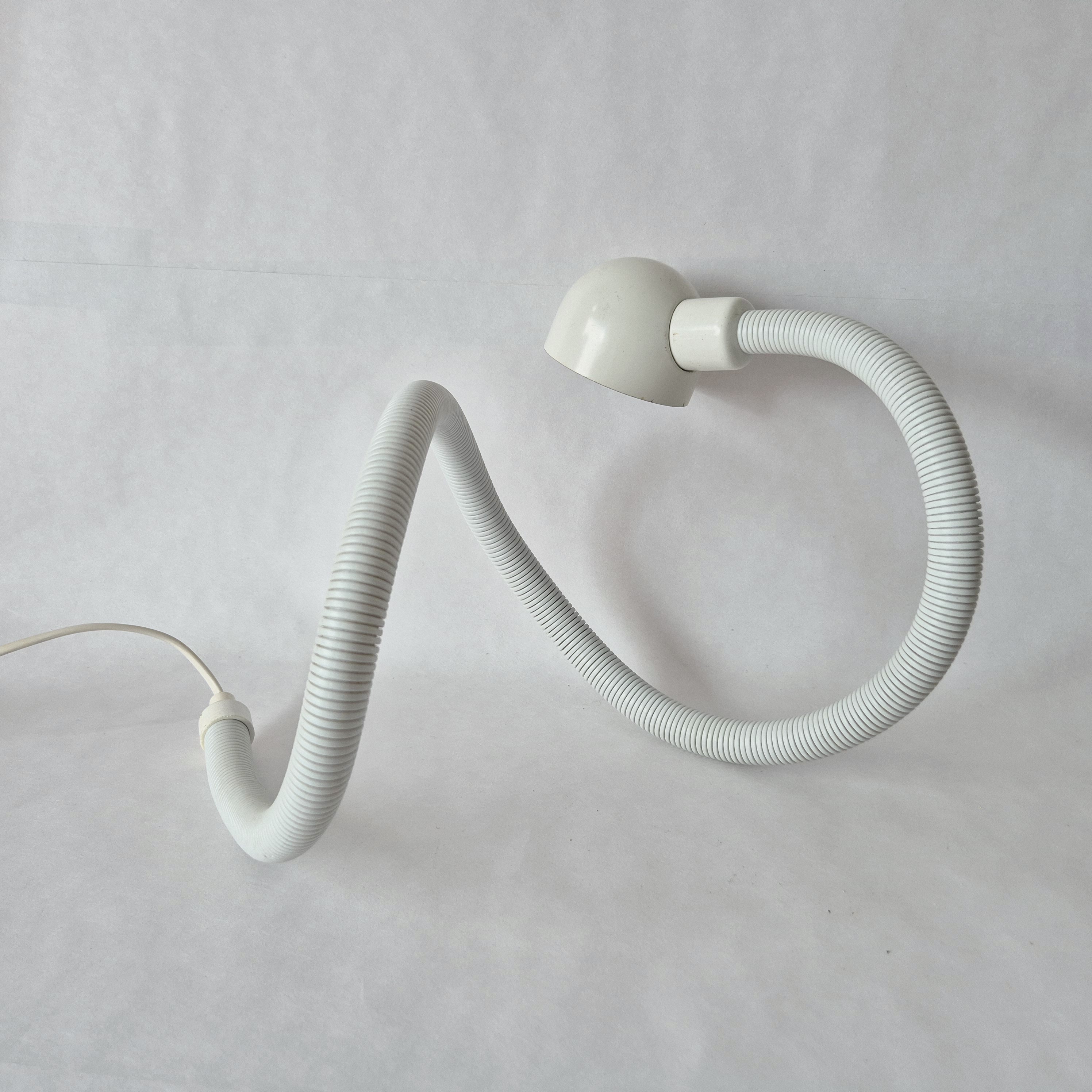 Snake lamp van Isao Hosoe | Valenti - Tafellamp - Hebi | Vintage slangenlamp | Snake lamp rood of wit