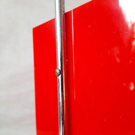 Jaren 60 rode lectuurbak, plexiglas lectuurmand