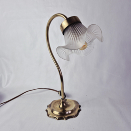 Art Nouveau tafellamp met satijnglazen kap