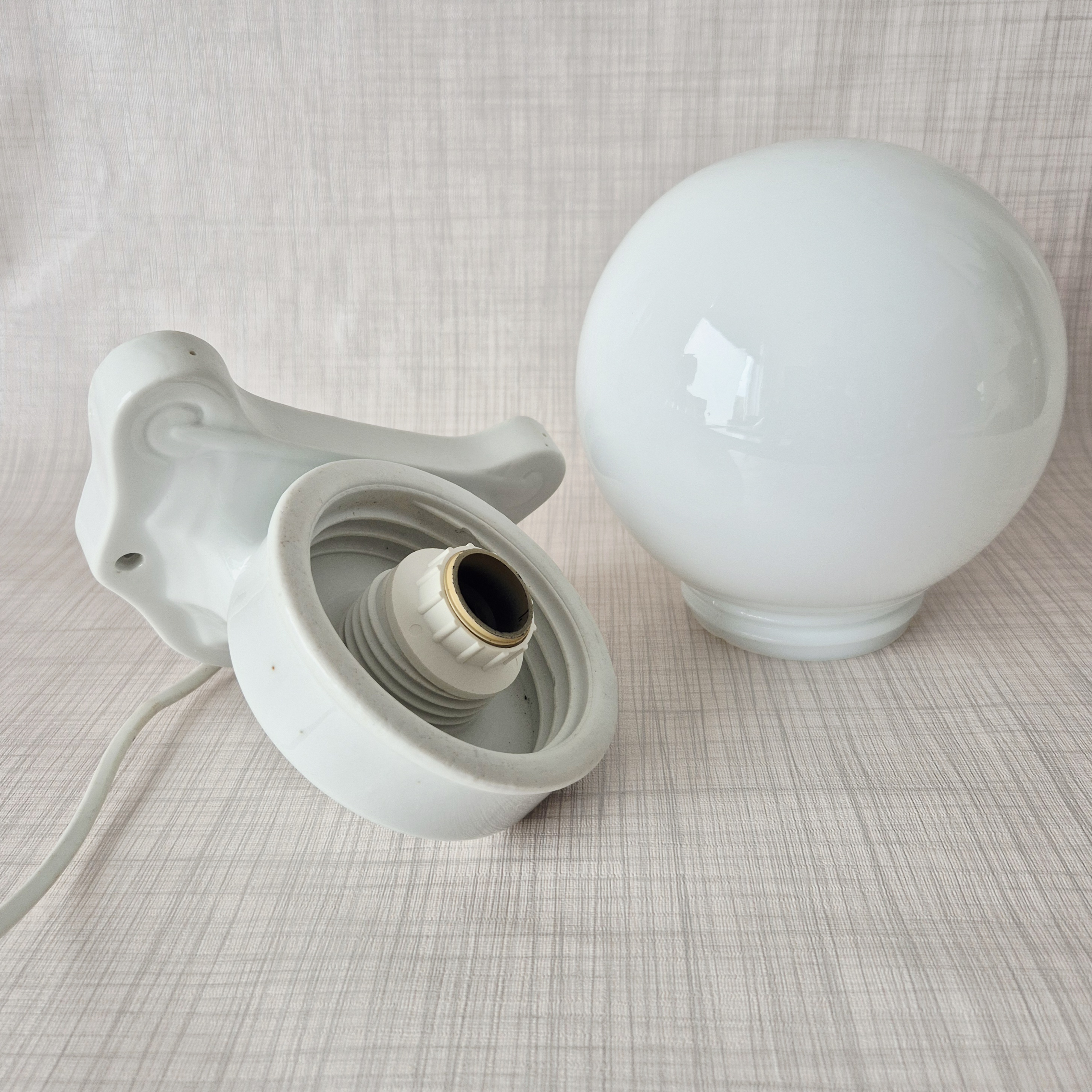 Wandlamp porselein Ges. Gesch. Germany | Porseleinen wandlamp uit de jaren 30