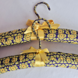 Vintage stoffen kledinghangers jaren 60 | Set van 2