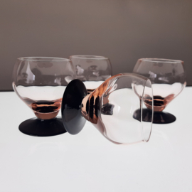 Set roze Art Deco glazen met paarse voet | Vintage glazen | Set van 4 glazen