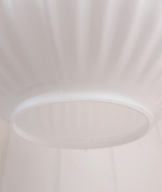 Vintage hanglamp met melkglazen lampenkap en houten armatuur, Japandi