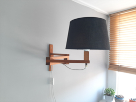 Houten wandlamp met zwenkarm | Jaren 70 schaarlamp