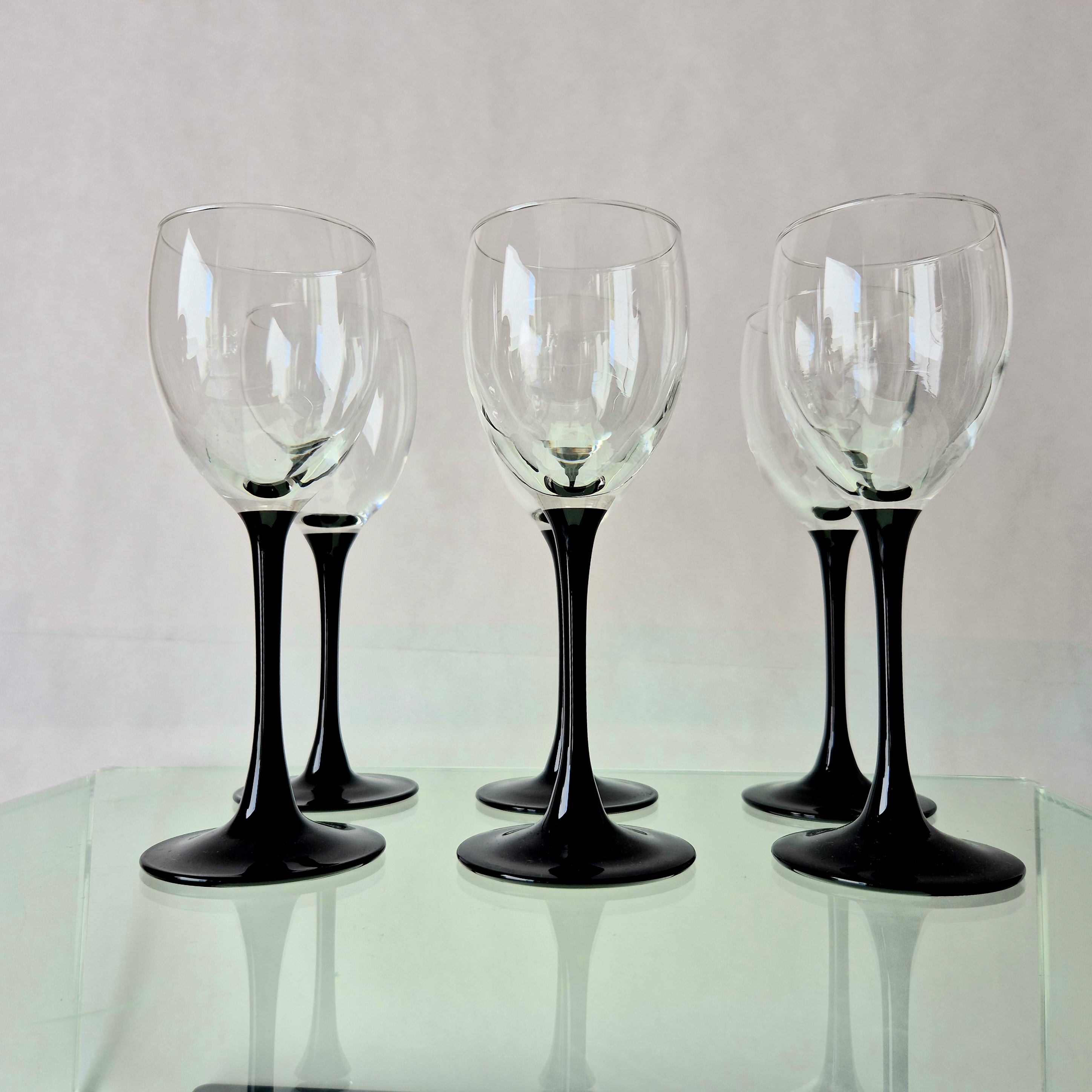 Set Luminarc wijnglazen met zwarte voet | Vintage glazen | Set van 6 glazen