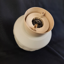 Jaren 60 plafondlamp | Schroefbol | Opaline glas bewerkte bol | Bakeliet