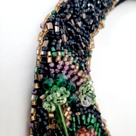 Geborduurde ketting met kralen | Vintage ketting met bloemdecor