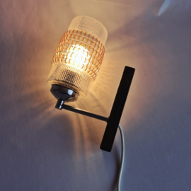 Vintage Wandlamp jaren 60/70 met amber glas en houten wandplaat