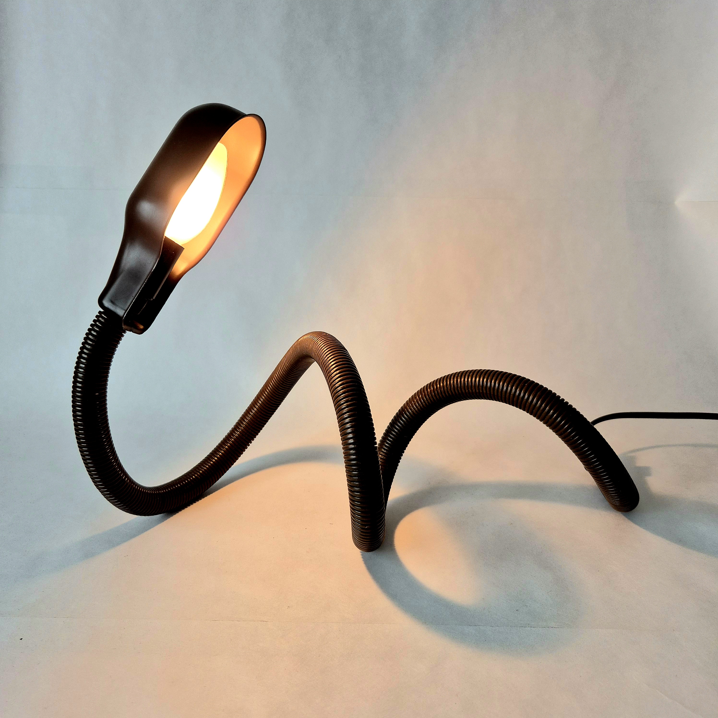 Snake lamp van Isao Hosoe | Valenti - Tafellamp - Hebi | Vintage slangenlamp | Snake lamp bruin | Y2K Lighting